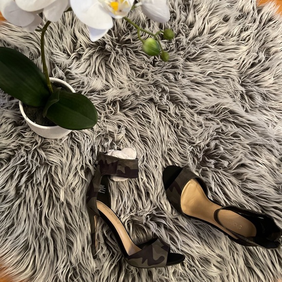 Cami heels - Picture 2 of 3